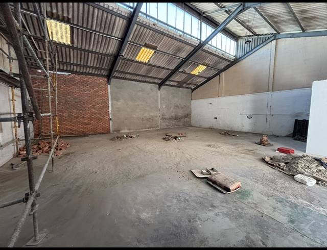 210M² WAREHOUSE TO LET IN EPPING INDUSTRIAL